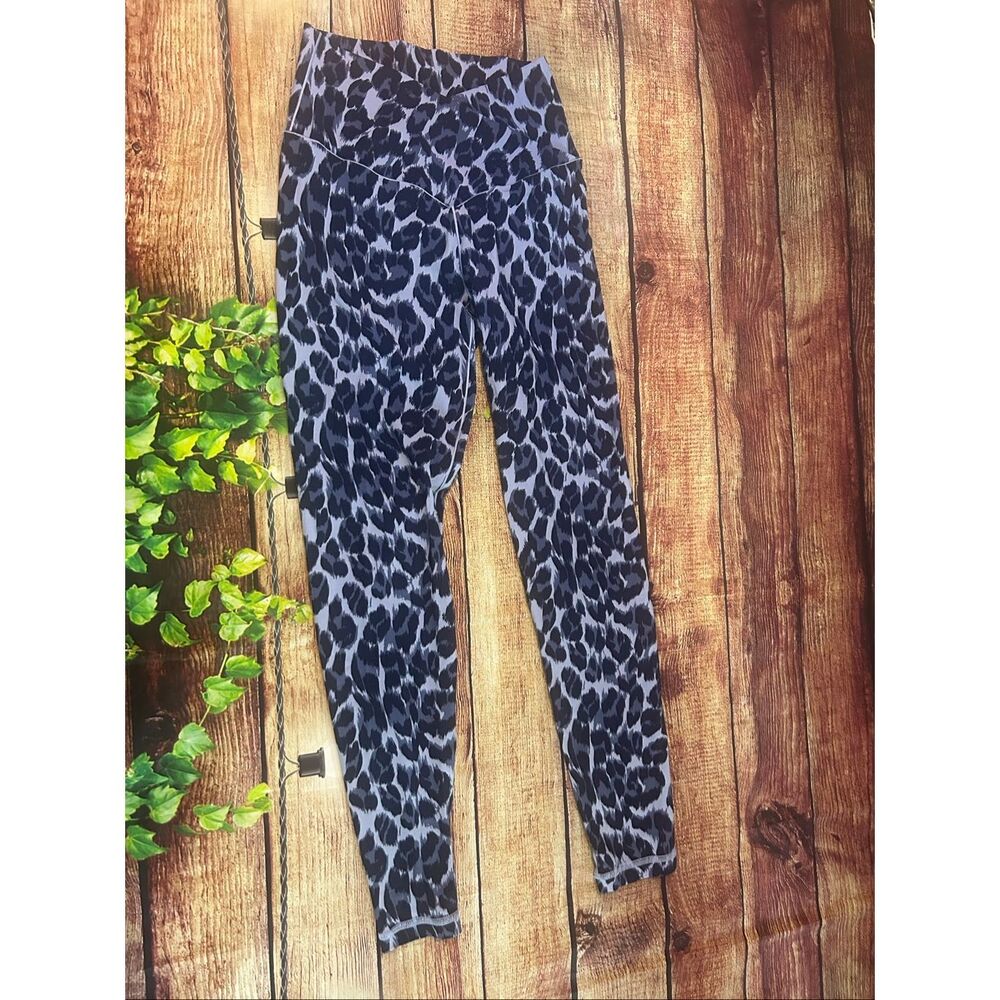 Aerie Offline Blue Cheetah Crossover Waist Legging 7/8 length and Size M